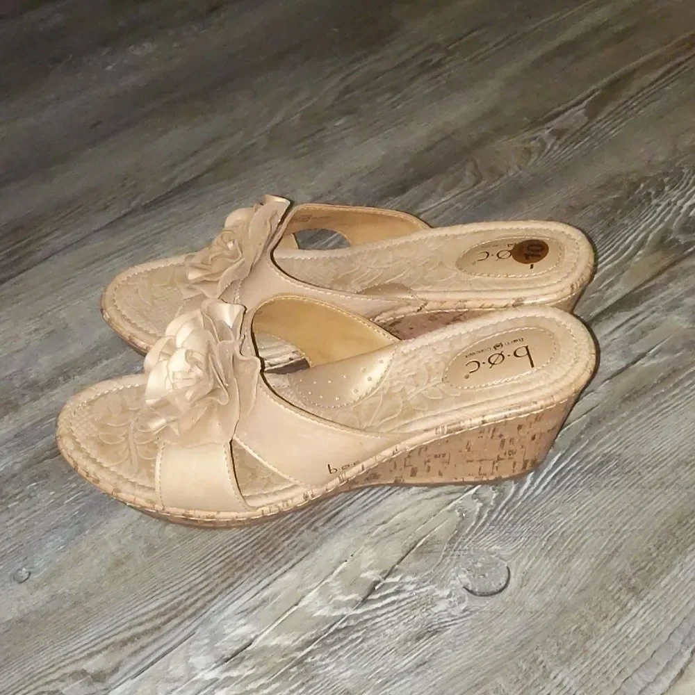 B.O.C. Born Concept tan kork wedges Sz 10 NWOT